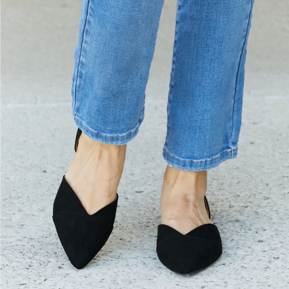 Casual Black Pointed Flat Sandals - Picture 3 of 4